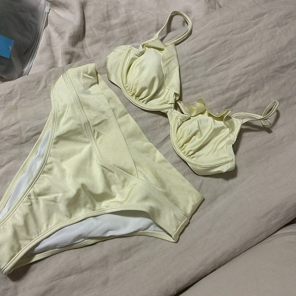 Ruffled bikini set - Picture 3 of 5